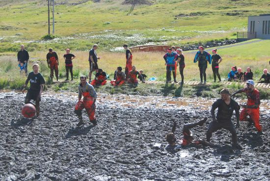 Schlammfußball am Campingplatz