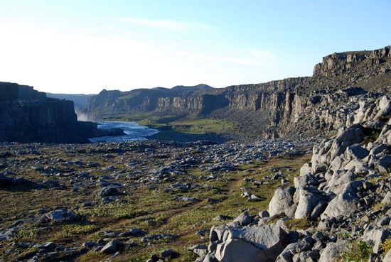 Blick vom Dettifoss flußabwärts zum Hafragilsfoss