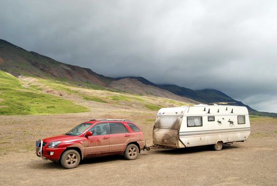 unser Gespann auf dem letzten, noch nicht asphaltierten Stück der Ringstraße
