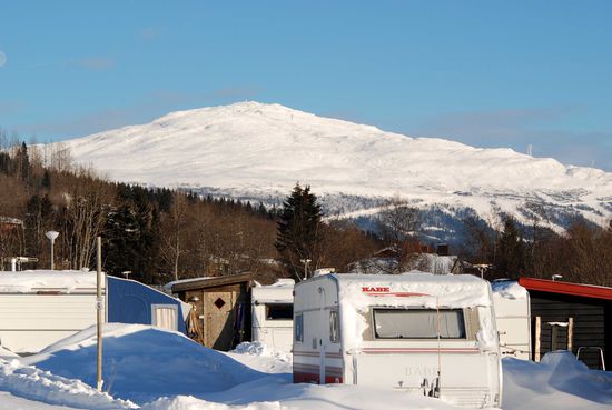 Vom Campingplats kann man den Skiberg