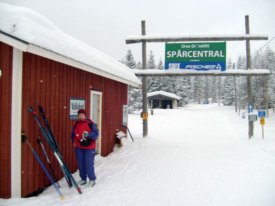 Hier fangen die Langlaufspuren an.