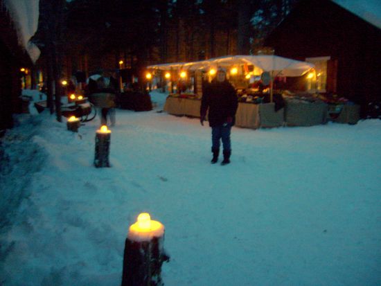 Abendstimmung (Sonnuntergang 15 Uhr) auf dem Markt und