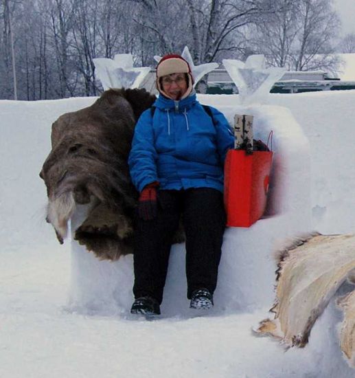 Christa testet Kronprinsessan Victorias Eisthron.