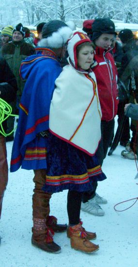 Samen in ihren Trachten.