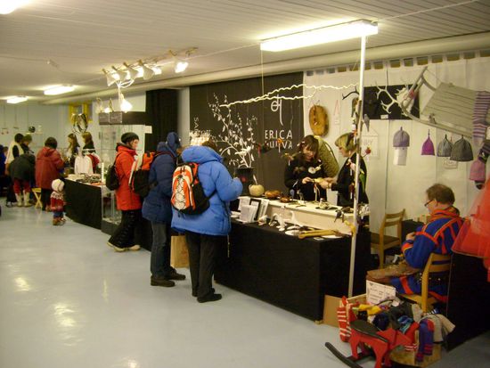 Ausstellung und Verkauf im samischen Ausbildungszentrum