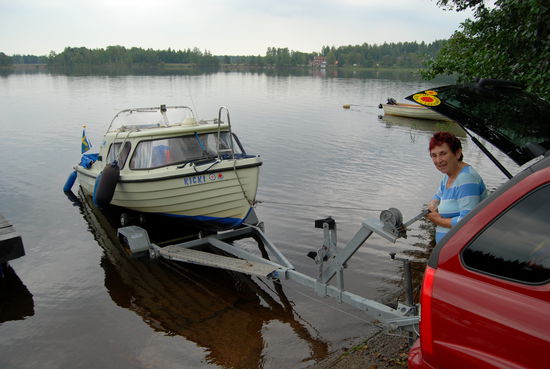 Unser Boot wird wieder aufgeladen, dann gehts nach Hause