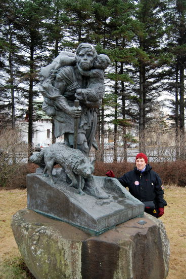 Skulpturen gibt es an jeder Ecke, mindestens!