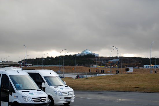 Perlan von der Busstation