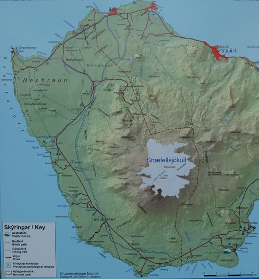 Tafel am Wegesrand zeigt den Snæfellsjökull, unser Ziel