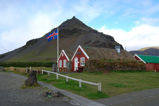 vor unserem Hotell, Reception und Restaurang