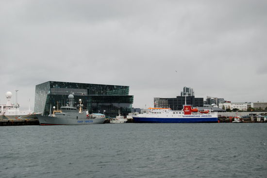 Hafen mit Harpa