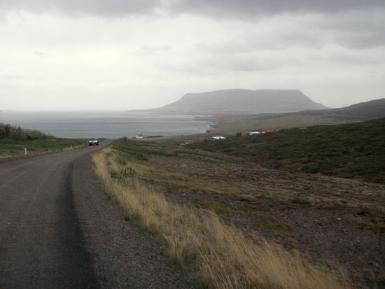zum Hvalfjörður