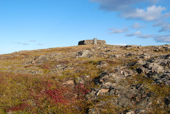 Gipfel mit alten Klostermauern