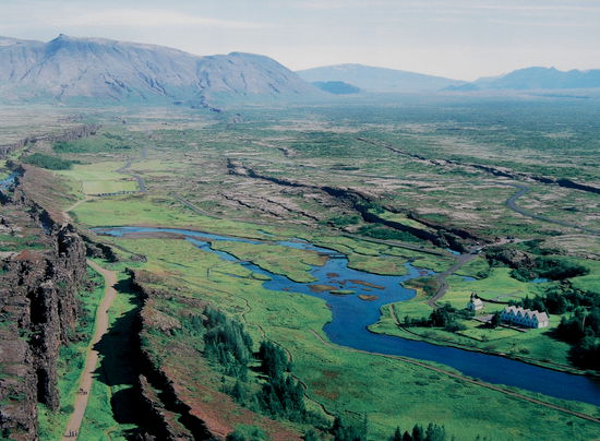 und Luftbild der Þingvellir-Senke aus der Information