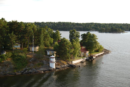 manche Häuser auf den Schären sind zum Greifen nah