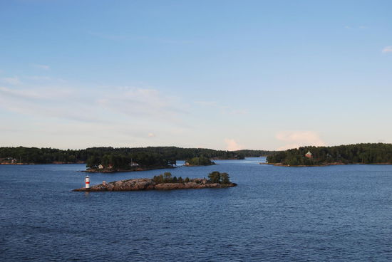 an dieser kleinen Insel mit dem Leuchtturm waren wir schon einmal mit unserem kleinen Boot