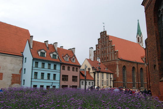 lutherische Johanneskirche hinter der S:t Petrikirche