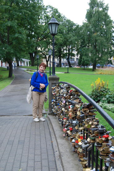 in den Grünanlagen am städtischen Kanal