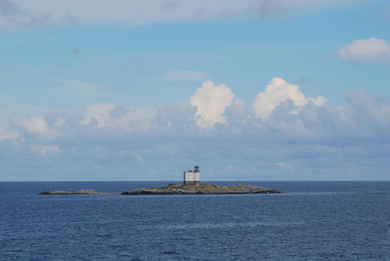 Tjärven, der erste Leuchtturm an der Einfahrt in die Stockholmer Schären