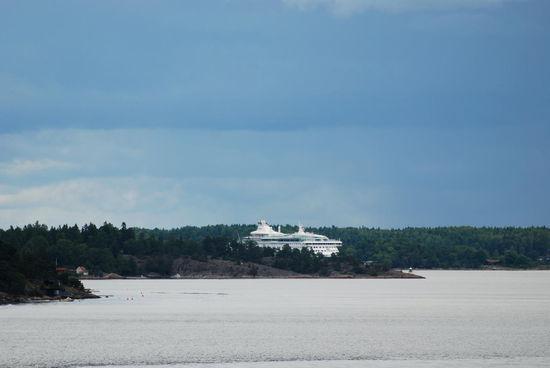 die Birka Paradise folgt uns wieder