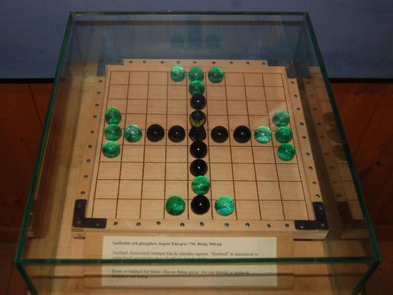 wikingerzeitliches Brettspiel "Hnefatafl"
