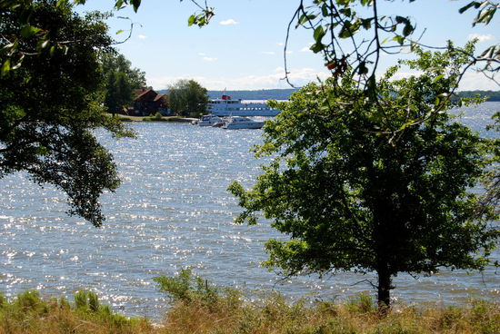 unser Boot wartet am Anleger