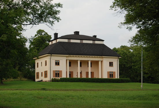Ståthållarbostaden - Haus des Statthalters am Rand des Parkes