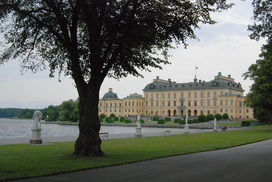 mit Blick auf das Schloß