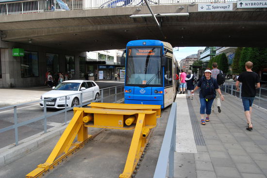 in die Straßenbahn um