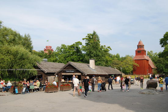 Marktplatz mit Seglora Kyrka