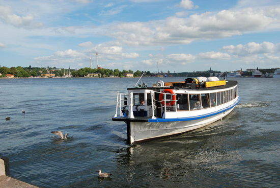 das Rundfahrtboot für die erste Etappe von Gamla Stan nach Skeppsholmen
