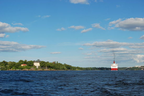 die auslaufende Mariella mit Prins Eugens Waldemarsudde