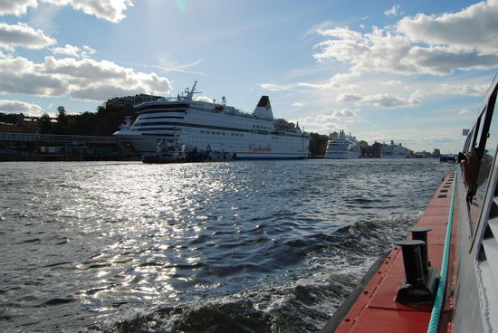 weiter ging es an den Schiffen vorbei Richtung Fotografiska, dem alten Zollhaus