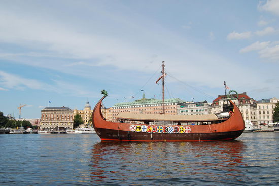 Norrström mit Vikingarschiff