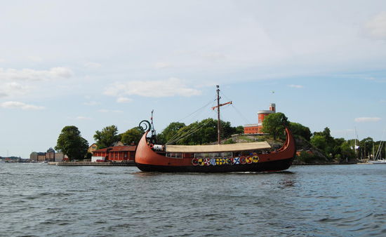 Vikingarschiff vor Kastellholmen