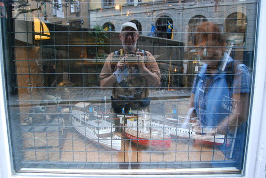 alte Modellschiffe mit uns im Schaufenster