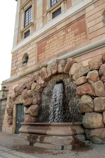 Brunnen an der Nordecke des Schlosses