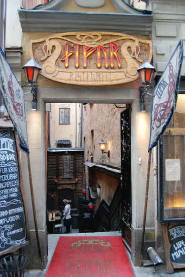 Eingang zu AIFUR KROG &amp; BAR, benannt nach einem Vikingarschiff