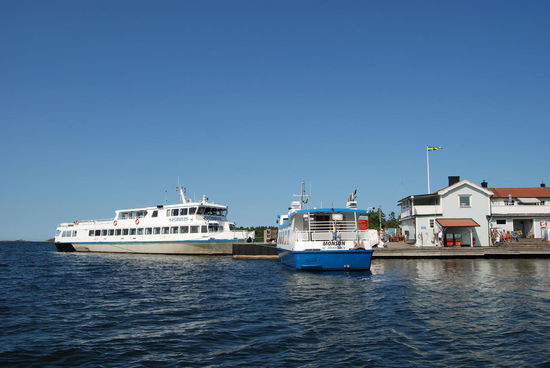 langsam verließen wir den Hafen