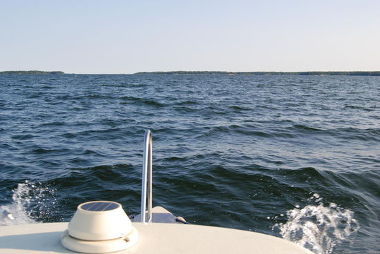 auf den großen Wasserflächen hatten wir wieder ganz schönen Wellengang