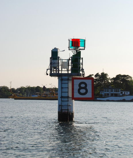 Leuchtfeuer Furusund, hier ist auch die Geschwindigkeit auf 8 kn begrenzt