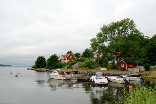 in dem roten Haus in der Mitte wohnte Asrid Lindgren