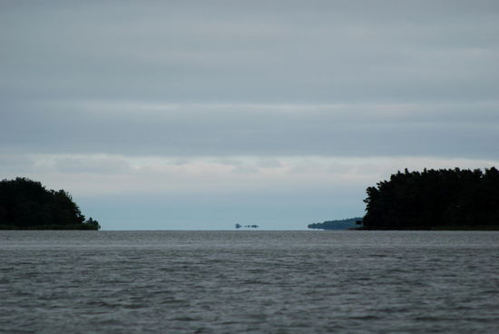 Fata Morgana oder weit entfernte Insel?