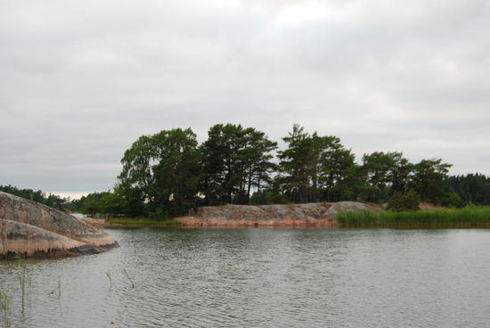 zwischen ein paar kleinen Inseln