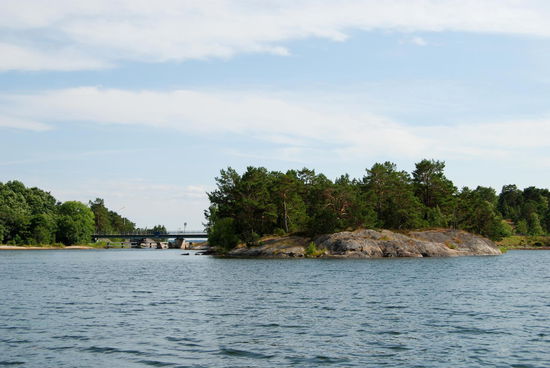 dann kamen wir an die Brücke zwischen Östra und Västra Lagnö