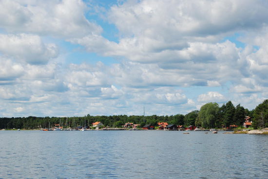 der Hafen von Husarö kommt in Sicht
