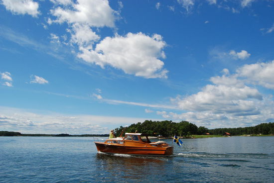 reger Bootsverkehr vor Husarö