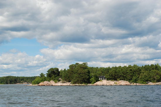 dann kamen wir wieder an größere Inseln