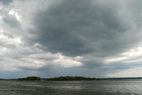 Gewitterwolken über dem Mälaren