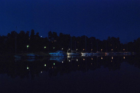 Stäkets Gästehafen bei Nacht